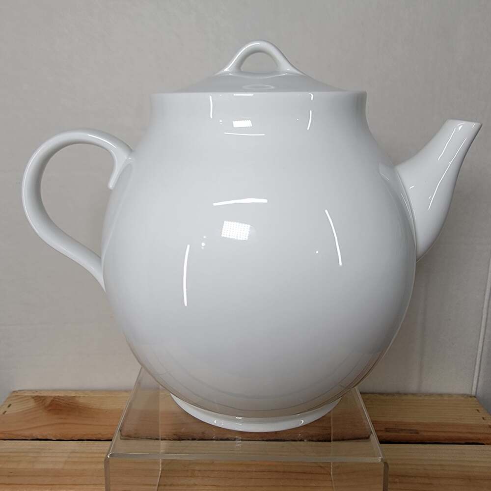 Pottery Barn White Porcelain Tea Pot w/ Lid
